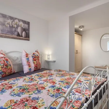 Ground Floor In With Large Terrace Apartamento